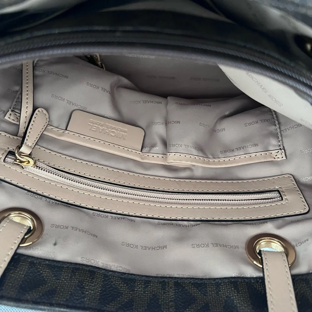 Authentic Michael Kors tote like new